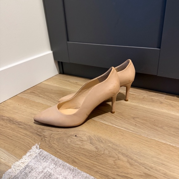 VINCE CAMUTO Leather Nude Pointy Heels - Picture 5 of 8